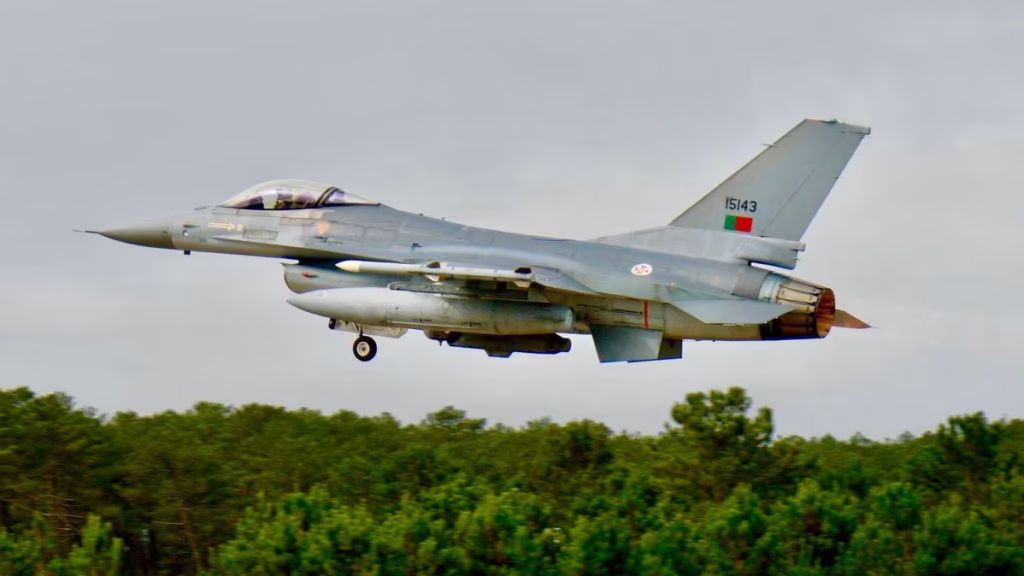 Portuguese Air Force F-16 New Year Flyover